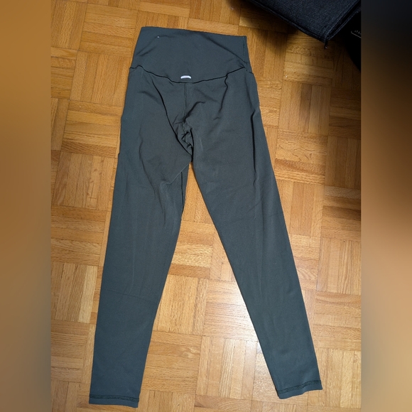 2 Pairs Of Leggings. Aerie Chill Play Move & Along Fit Side Pocket Tummy Control - Picture 8 of 10